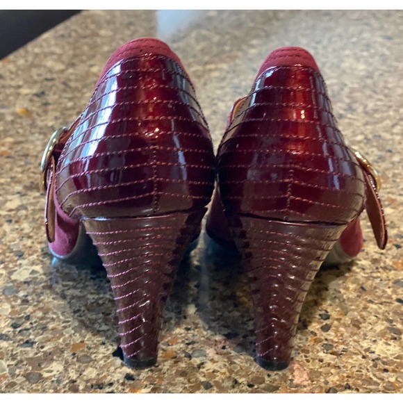 Sofft Red suede and patent leather pumps size 7 - Picture 3 of 7
